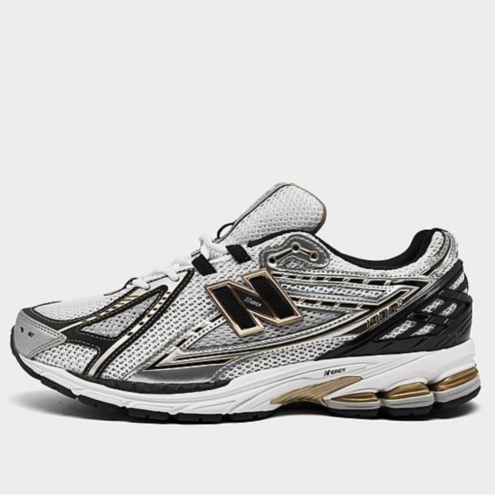 New Balance 1906R Men’s 10, Women’s 11